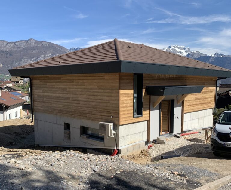 Photo du bardage bois d'une maison réalisé par dujourdy clément zinguerie à Annecy en Haute-Savoie